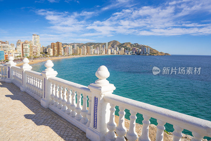 Benidorm Levante beach from Balcon del Mediterraneo报道